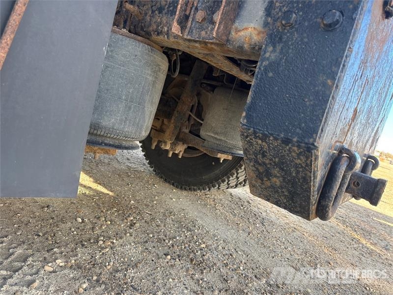 International Fassi F80A.24 7826 lb Knuckle Boom on Internation Kraanaga veokid