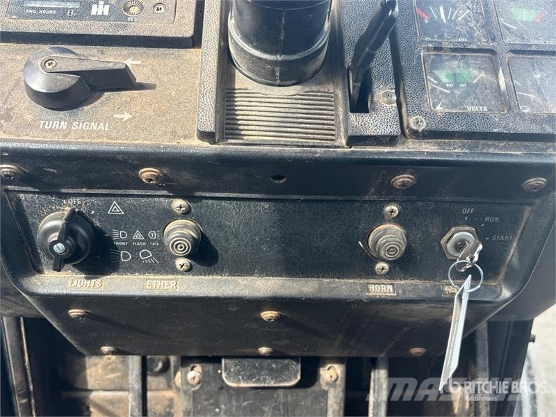 International Harvester Harvester 5088 2WD Tractor الجرارات
