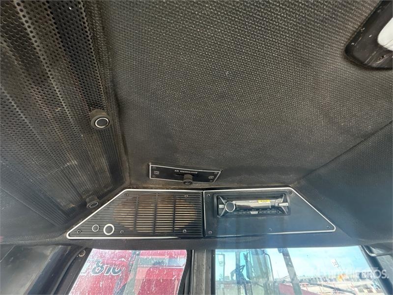 International Harvester Harvester 5088 2WD Tractor الجرارات