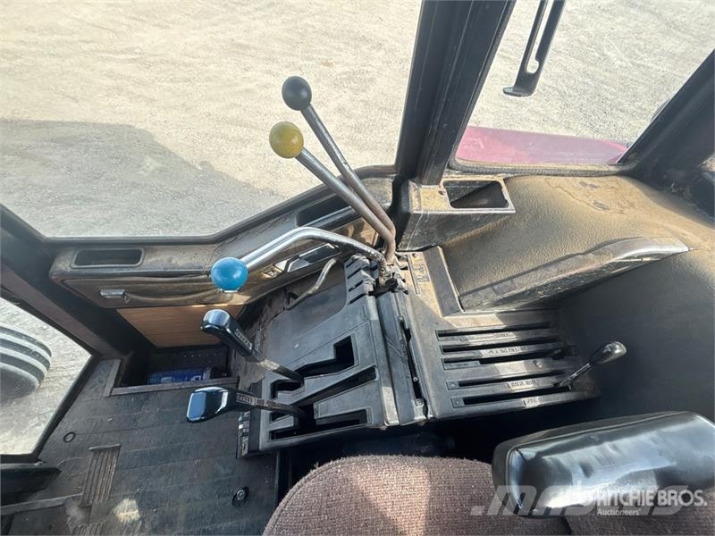 International Harvester Harvester 5088 2WD Tractor الجرارات