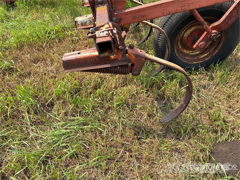 International Harvester Harvester 45 16 ft 6 in Cultivator زراعات