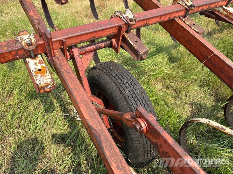 International Harvester Harvester 45 16 ft 6 in Cultivator زراعات