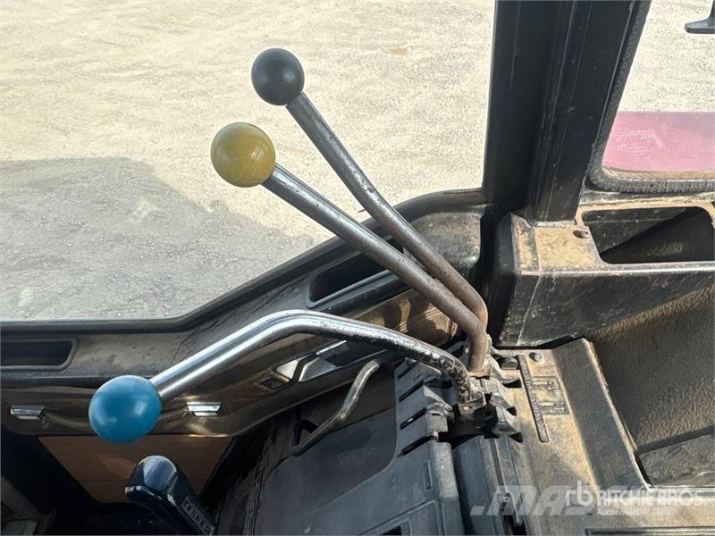 International Harvester Harvester 5088 2WD Tractor الجرارات