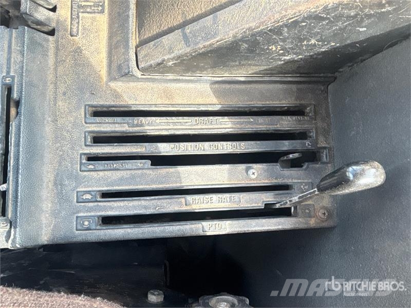 International Harvester Harvester 5088 2WD Tractor الجرارات