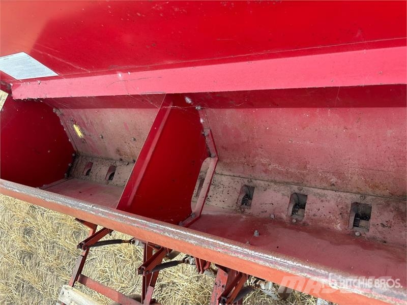 International Harvester Harvester 13 ft 6 in Seeder Sembradoras
