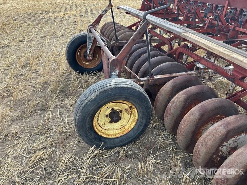 International Harvester Harvester 13 ft 6 in Seeder Sembradoras