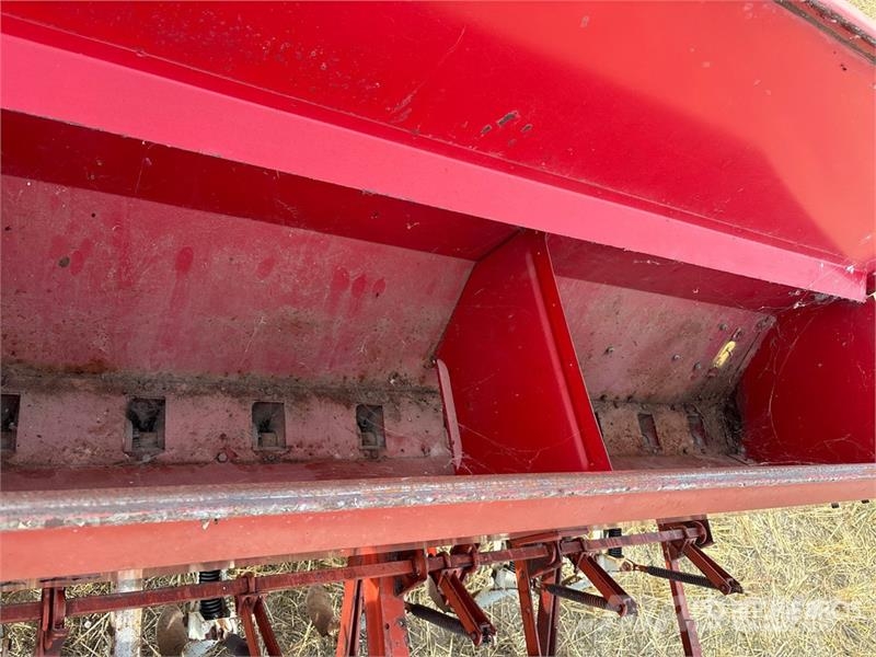 International Harvester Harvester 13 ft 6 in Seeder Sembradoras