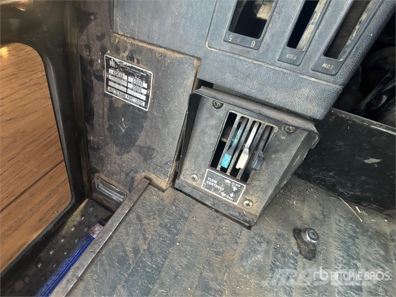International Harvester Harvester 5088 2WD Tractor الجرارات