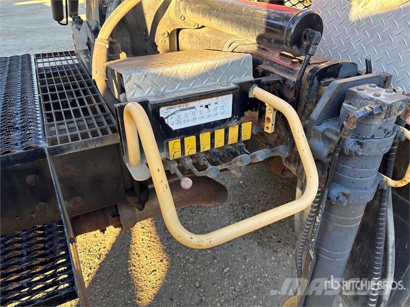 International Hiab 077 CLX 3350 kg Knuckle Boom on  Internationa Φορτηγά με Γερανό