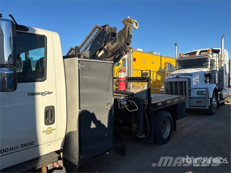 International Hiab 077 CLX 3350 kg Knuckle Boom on  Internationa Φορτηγά με Γερανό