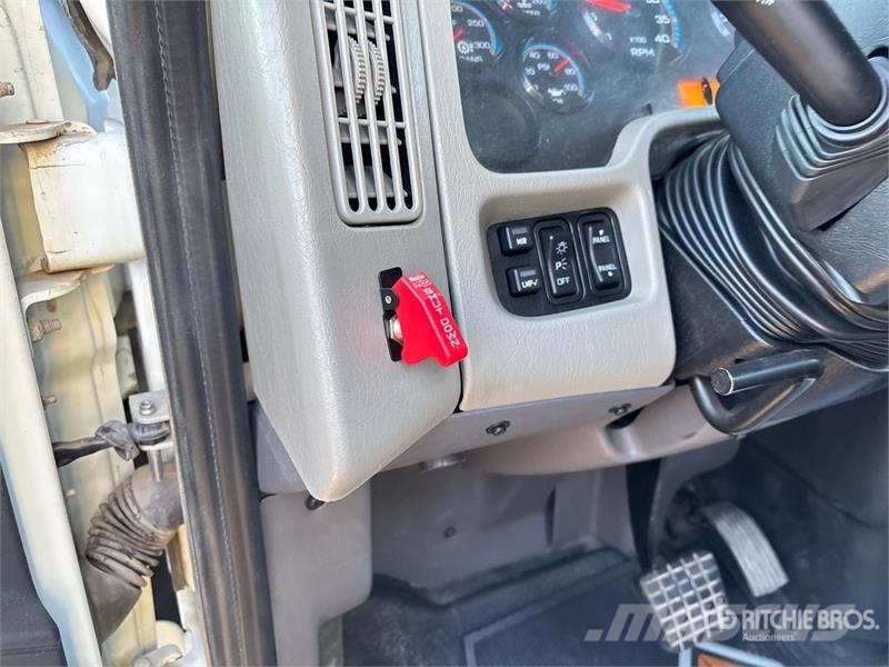 International Hiab 077 CLX 3350 kg Knuckle Boom on  Internationa Φορτηγά με Γερανό