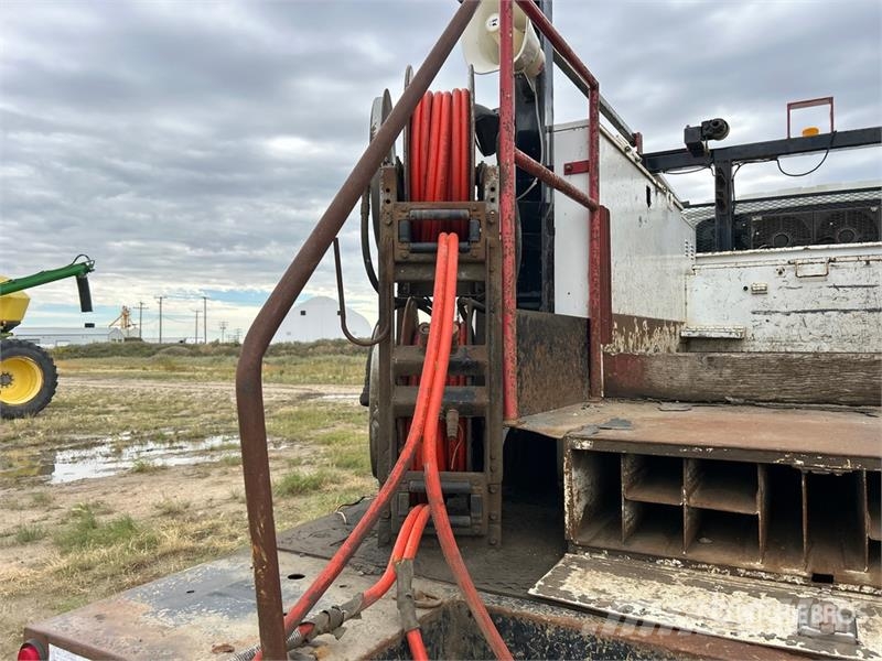 International Hiab 077 B-3 CLX 3350 kg Knuckle Boom on Internat Crane trucks