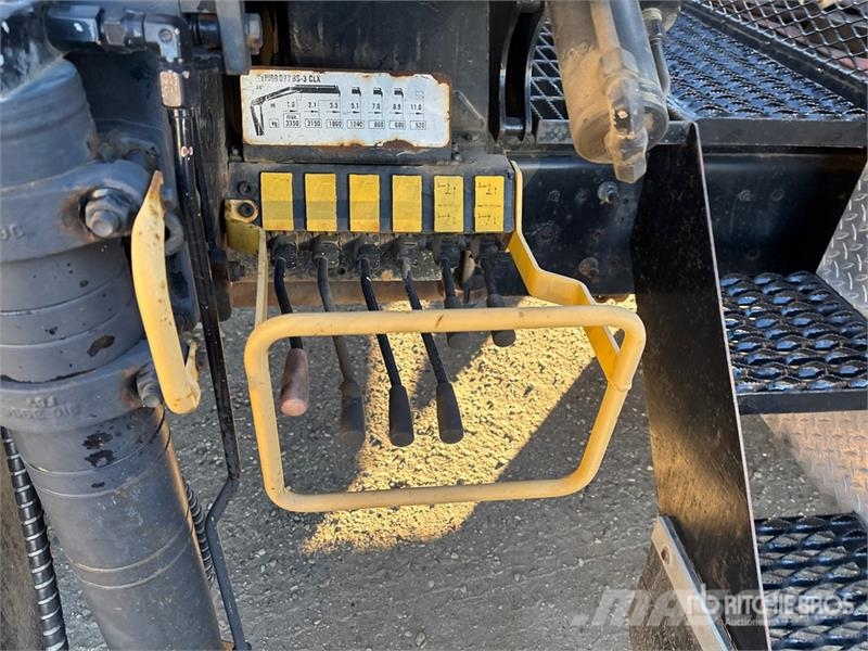International Hiab 077 CLX 3350 kg Knuckle Boom on  Internationa Φορτηγά με Γερανό