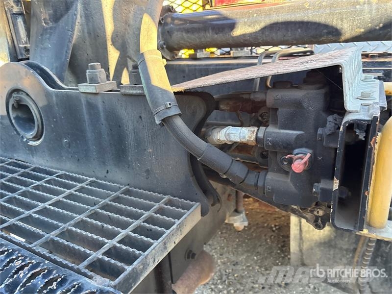 International Hiab 077 CLX 3350 kg Knuckle Boom on  Internationa Φορτηγά με Γερανό