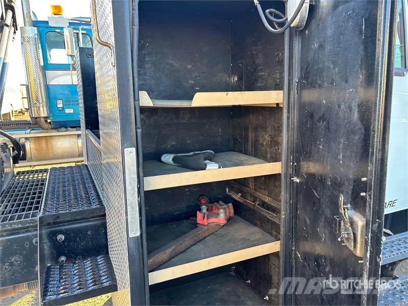 International Hiab 077 CLX 3350 kg Knuckle Boom on  Internationa Φορτηγά με Γερανό