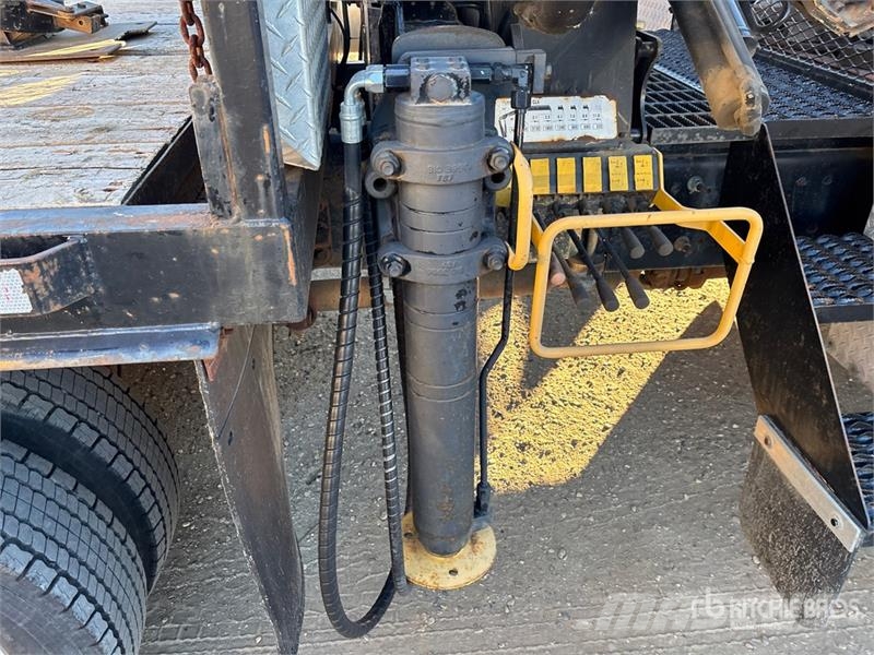 International Hiab 077 CLX 3350 kg Knuckle Boom on  Internationa Φορτηγά με Γερανό