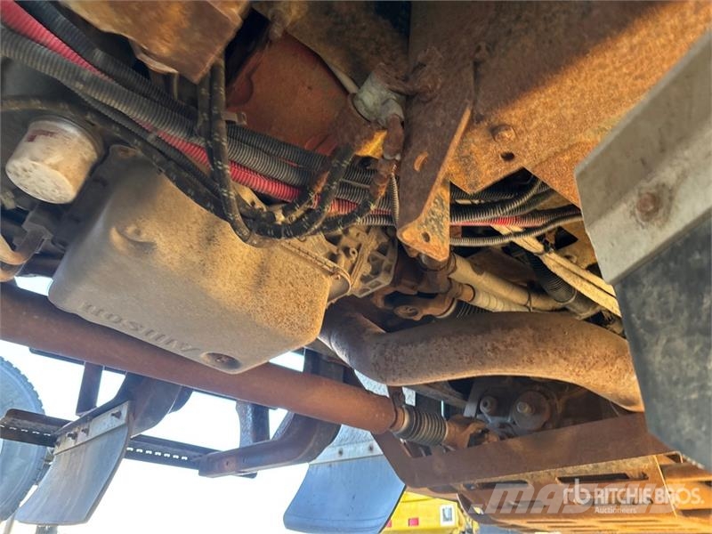International Hiab 077 CLX 3350 kg Knuckle Boom on  Internationa Φορτηγά με Γερανό