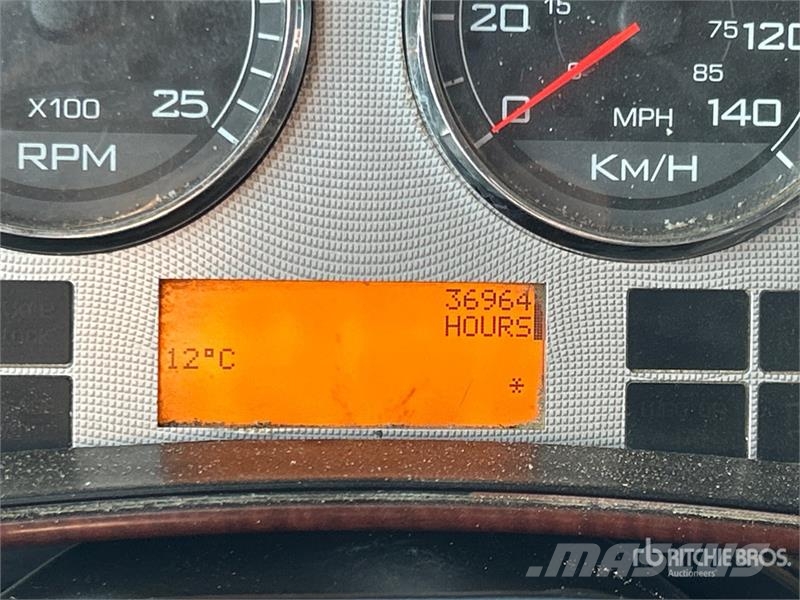 International LF517 8x6 T/A Sleeper Truck Tractor Motrici e Trattori Stradali