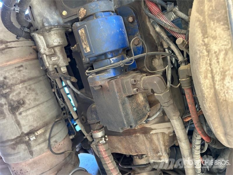 International LF517 8x6 T/A Sleeper Truck Tractor Motrici e Trattori Stradali