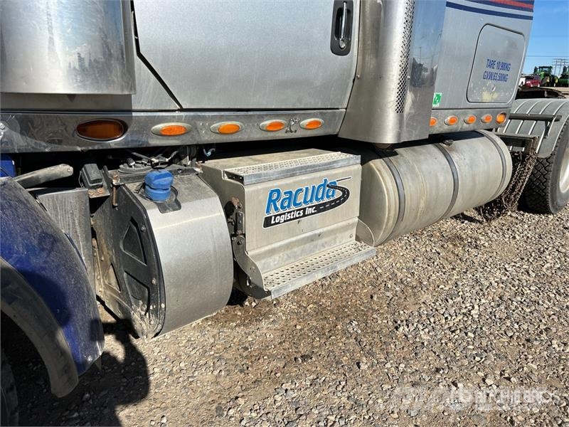International LF517 8x6 T/A Sleeper Truck Tractor Motrici e Trattori Stradali