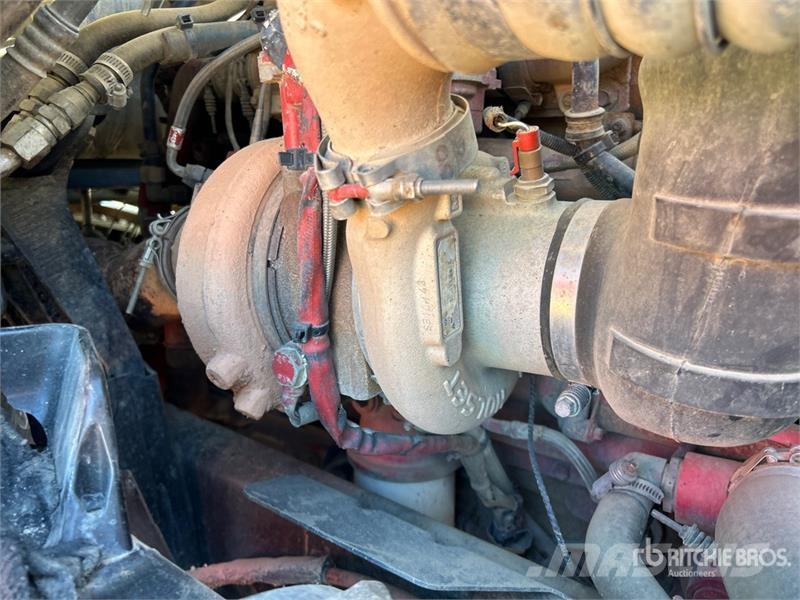 International LF517 8x6 T/A Sleeper Truck Tractor Motrici e Trattori Stradali