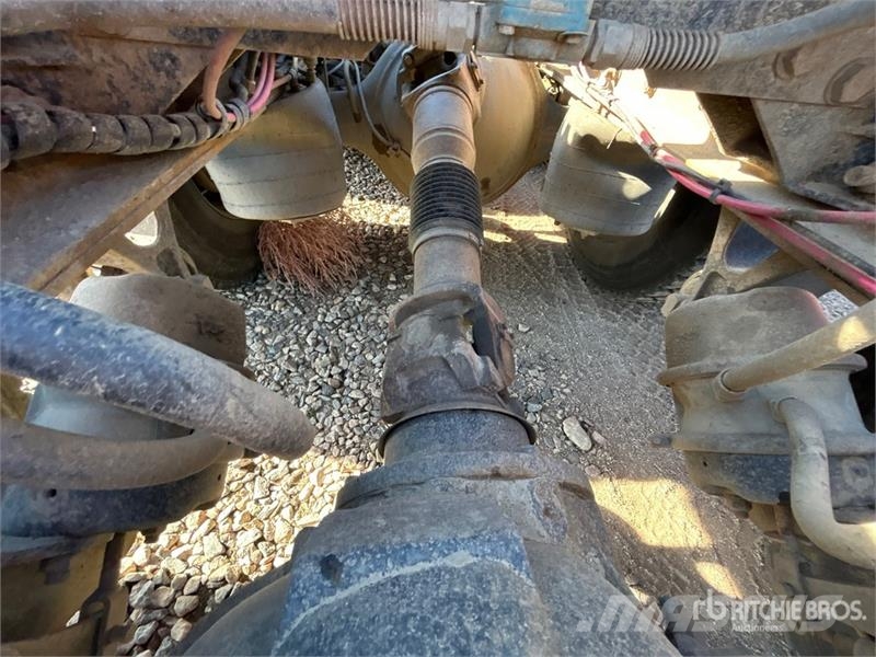 International LF517 8x6 T/A Sleeper Truck Tractor Motrici e Trattori Stradali