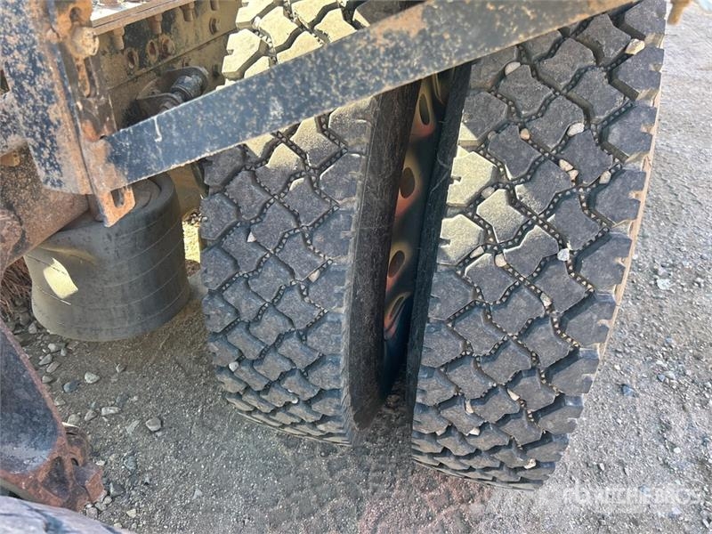 International LF517 T/A Sleeper Truck Tractor Trekkers