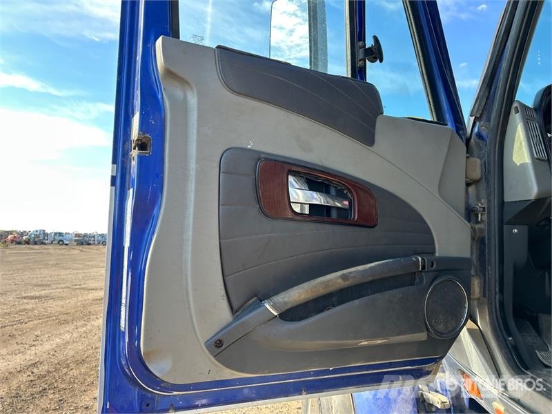 International LF517 T/A Sleeper Truck Tractor Trekkers