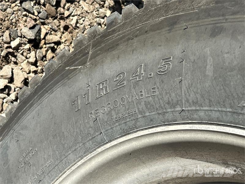 International LF517 T/A Sleeper Truck Tractor Trekkers