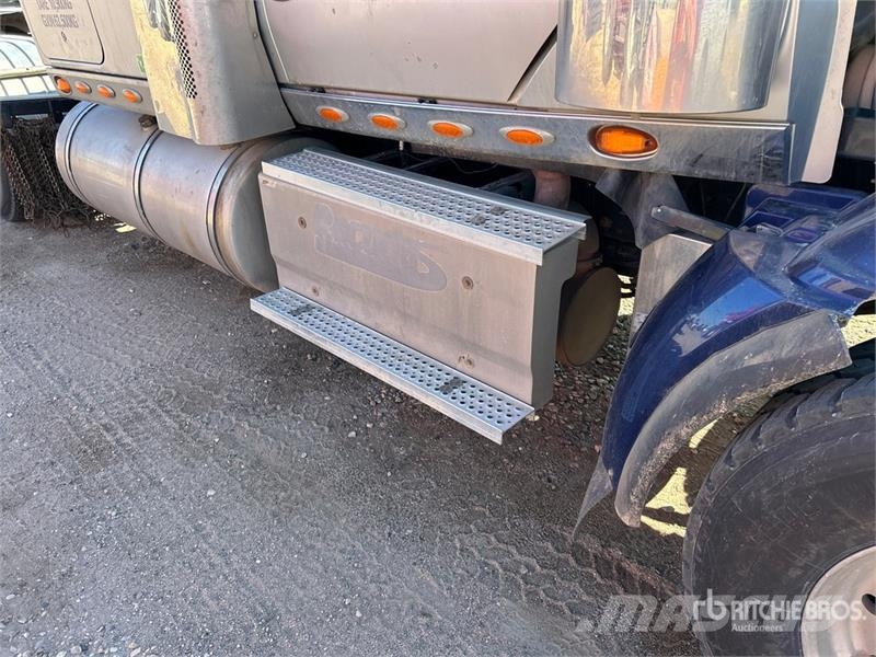 International LF517 T/A Sleeper Truck Tractor Trekkers