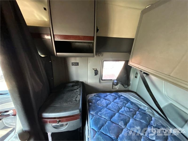 International LF517 T/A Sleeper Truck Tractor Trekkers