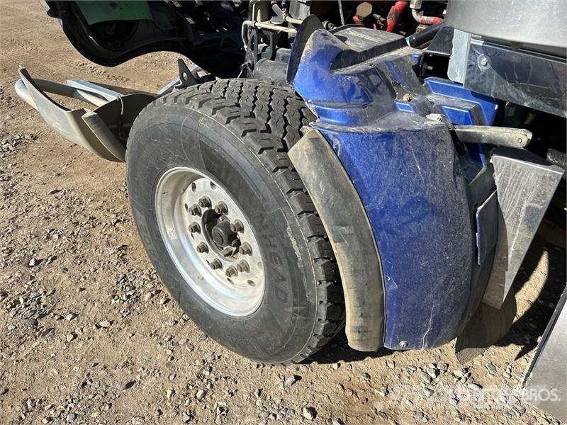 International LF517 T/A Sleeper Truck Tractor Trekkers