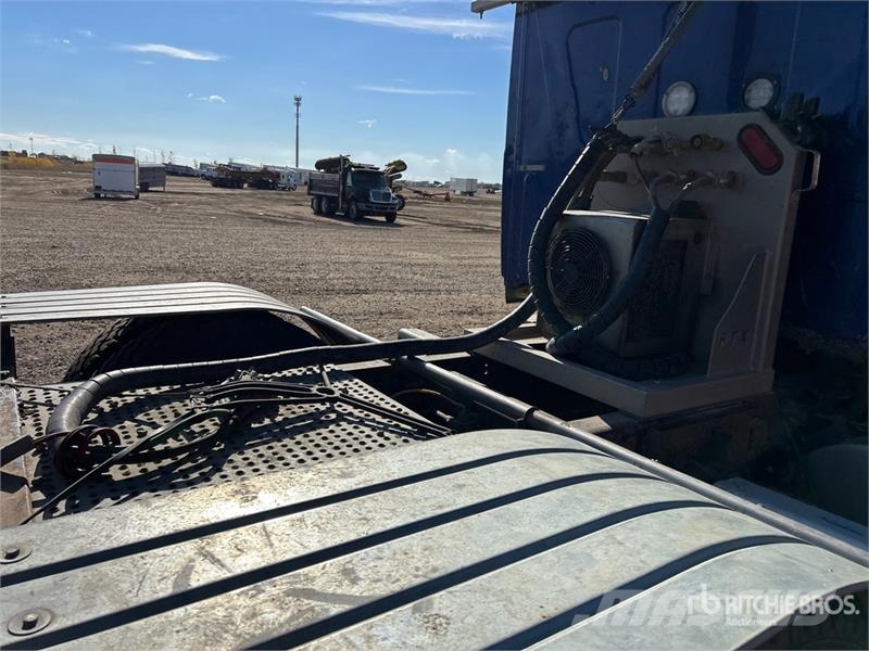 International LF517 T/A Sleeper Truck Tractor Trekkers