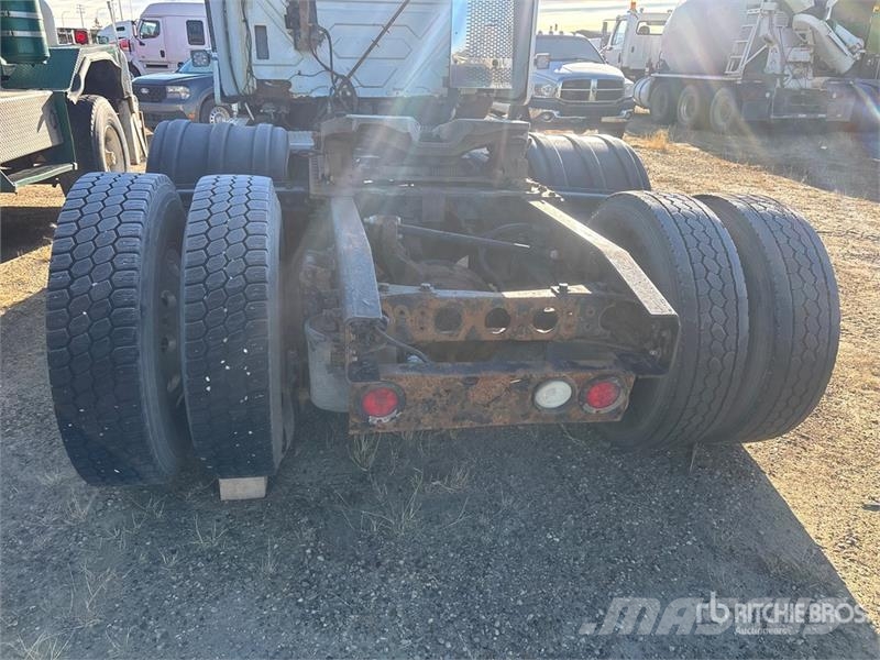 International LF627 6x4 T/A Day Cab Truck Tractor (Inoperable) Sattelzugmaschinen