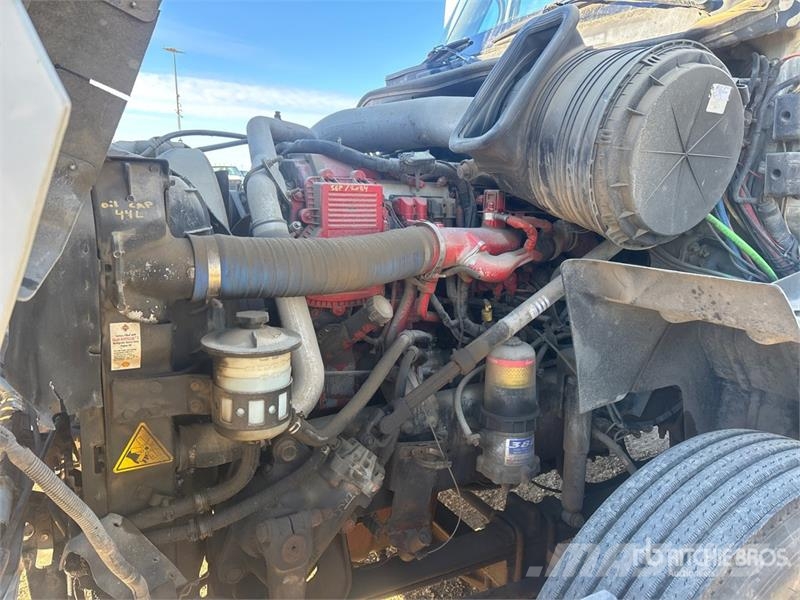 International LF627 6x4 T/A Day Cab Truck Tractor (Inoperable) Sattelzugmaschinen