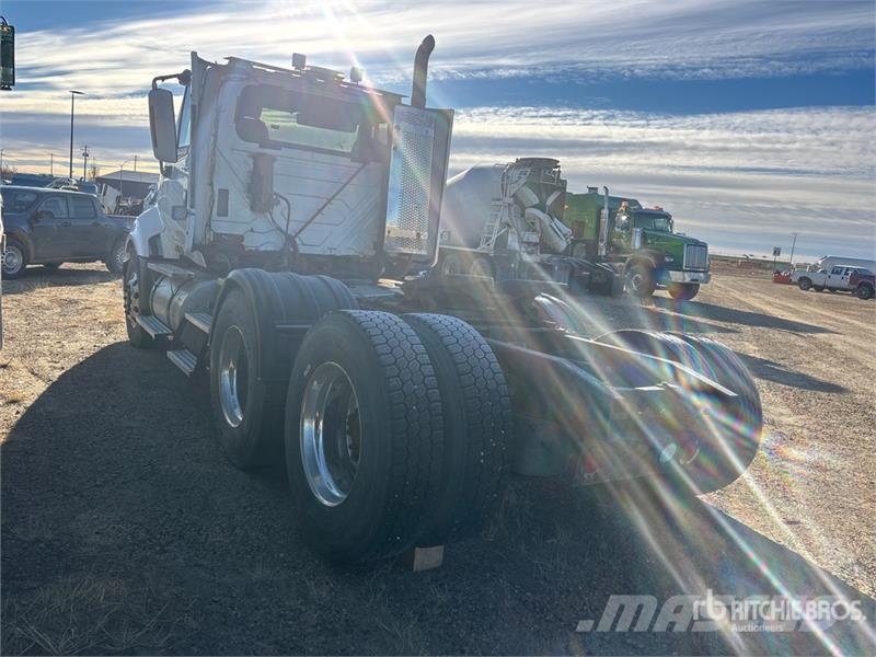International LF627 6x4 T/A Day Cab Truck Tractor (Inoperable) Sattelzugmaschinen