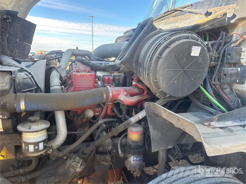 International LF627 6x4 T/A Day Cab Truck Tractor (Inoperable) Sattelzugmaschinen