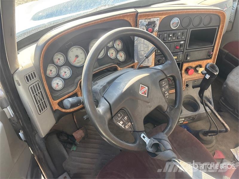 International LF627 6x4 T/A Day Cab Truck Tractor (Inoperable) Sattelzugmaschinen