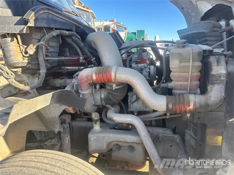 International LF627 6x4 T/A Day Cab Truck Tractor (Inoperable) Sattelzugmaschinen