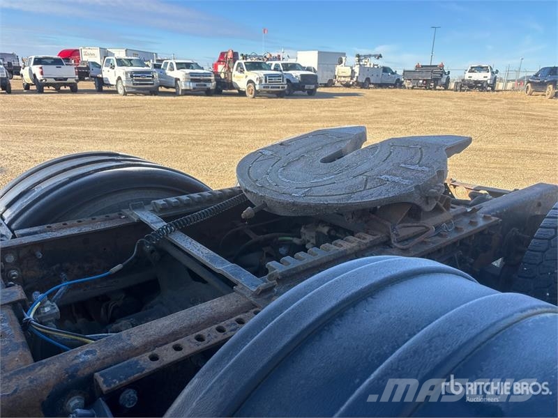 International LF627 6x4 T/A Day Cab Truck Tractor (Inoperable) Sattelzugmaschinen