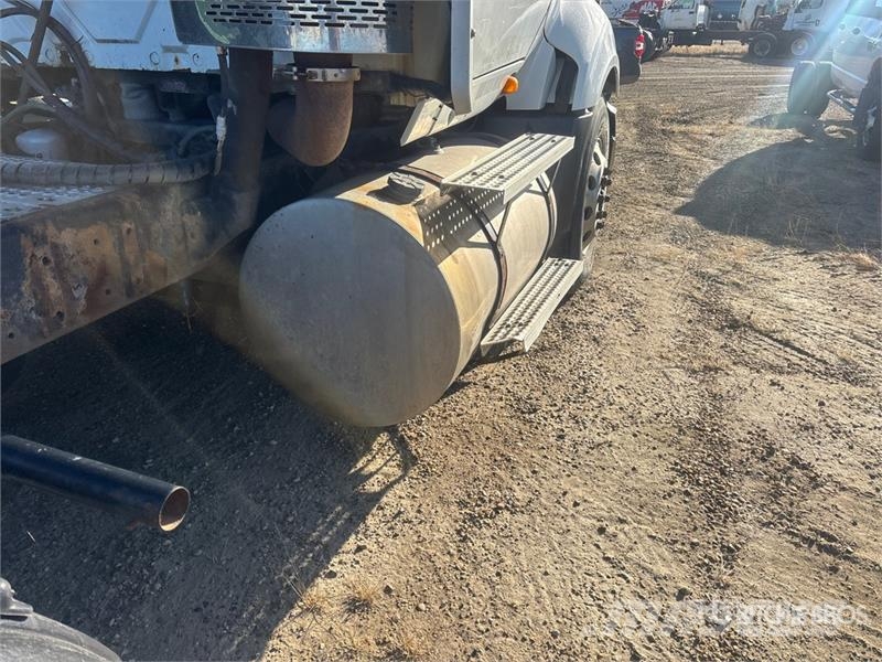International LF627 6x4 T/A Day Cab Truck Tractor (Inoperable) Sattelzugmaschinen