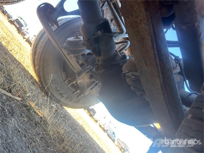 International LF627 6x4 T/A Day Cab Truck Tractor (Inoperable) Sattelzugmaschinen