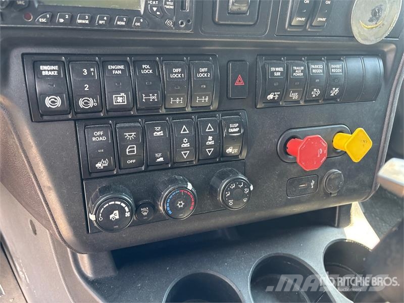 International LT625 Prime Movers