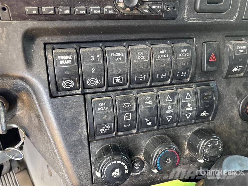 International LT625 Тягачі