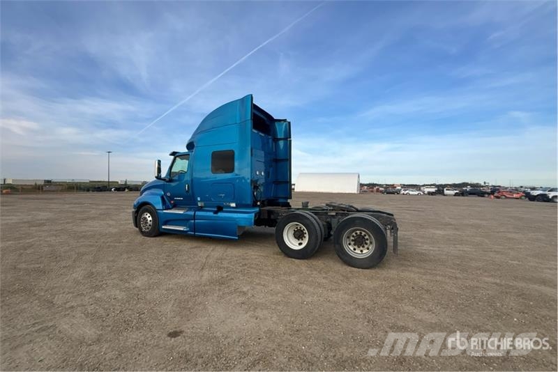 International LT625 Седельные тягачи
