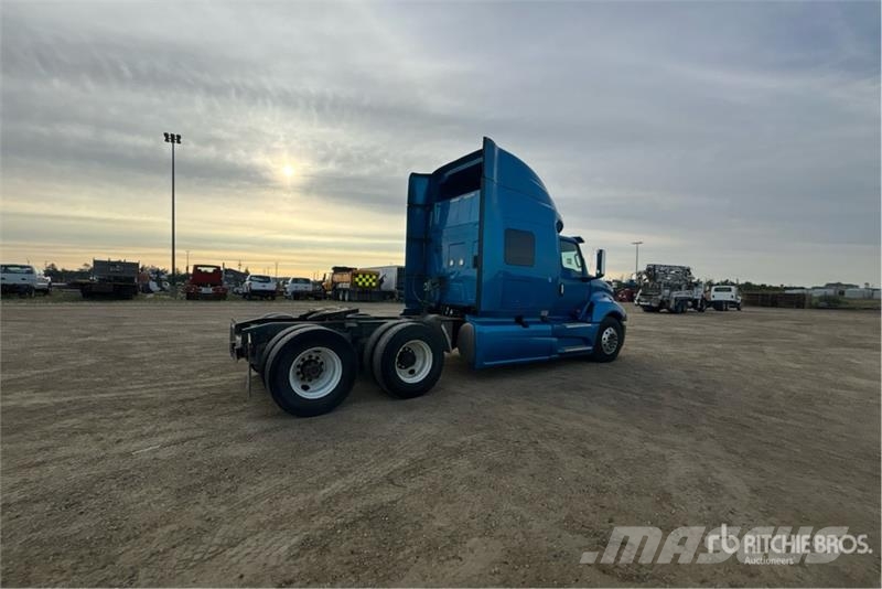 International LT625 Седельные тягачи