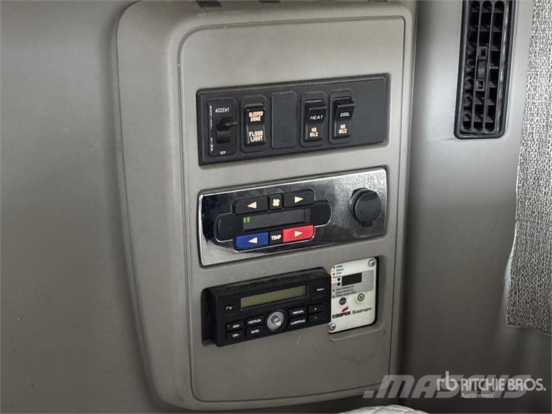 International LT625 Truck Tractor Units