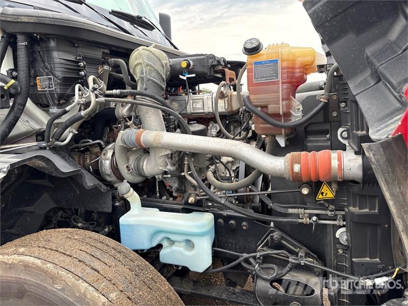International LT625 Truck Tractor Units
