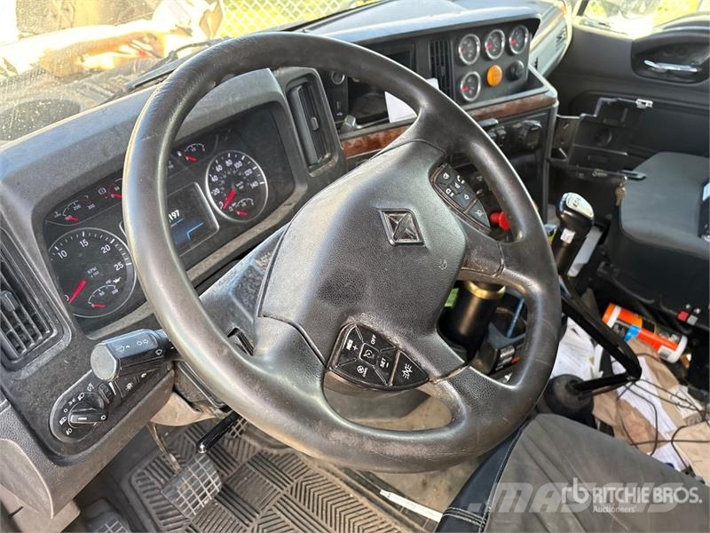 International LT625 Тягачі