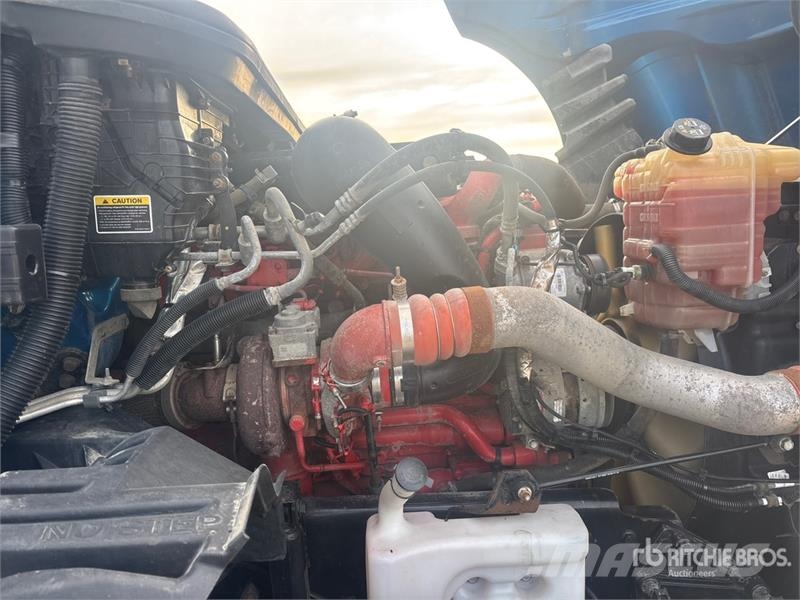 International LT625 Седельные тягачи